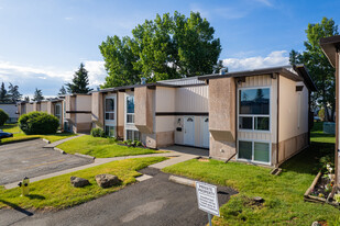 114 Oaktree SW in Calgary, AB - Building Photo - Primary Photo