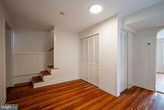 311 Duke St in Alexandria, VA - Foto de edificio - Building Photo