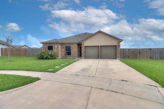 3422 Travis Ct in Corpus Christi, TX - Building Photo - Building Photo