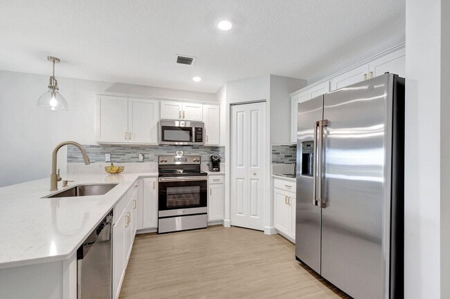 property at 6013 Woods Edge Cir