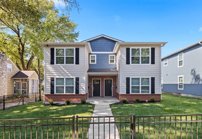 7704-7712 Main St in Kansas City, MO - Building Photo - Building Photo