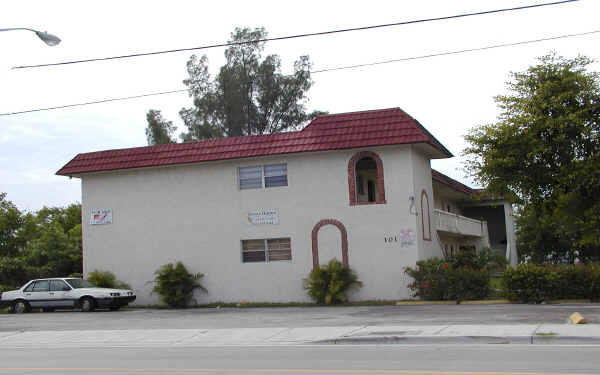 Spanish Garden Apartments in Hallandale Beach, FL - Building Photo - Building Photo