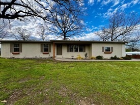 895 Marion Anderson Rd in Hot Springs, AR - Building Photo