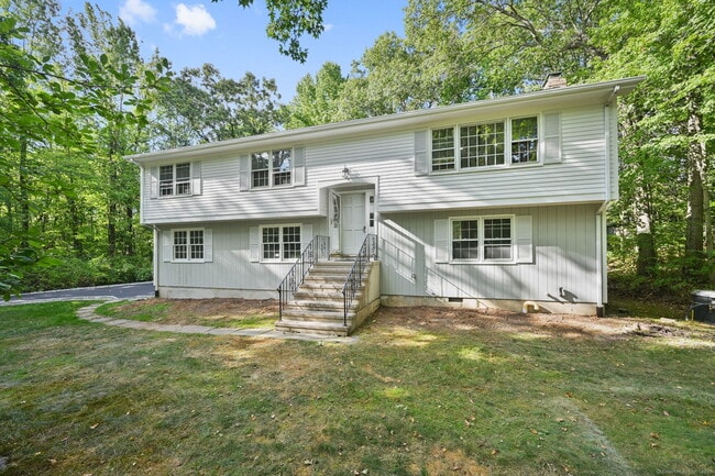 17 Silver Lakes Dr in Darien, CT - Building Photo - Building Photo