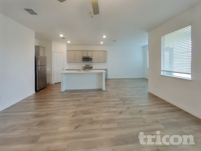 5416 Montrose Dr in Heartland, TX - Foto de edificio - Building Photo