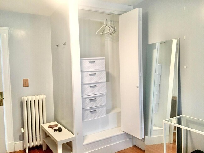 52 Woods Ave, Unit 2 in Somerville, MA - Foto de edificio - Building Photo