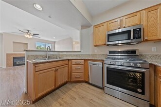 5855 Valley Dr in North Las Vegas, NV - Building Photo - Building Photo