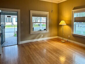 411 1st St in Healdsburg, CA - Building Photo - Building Photo