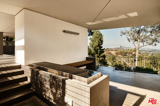2500 Briarcrest Rd in Beverly Hills, CA - Building Photo - Building Photo