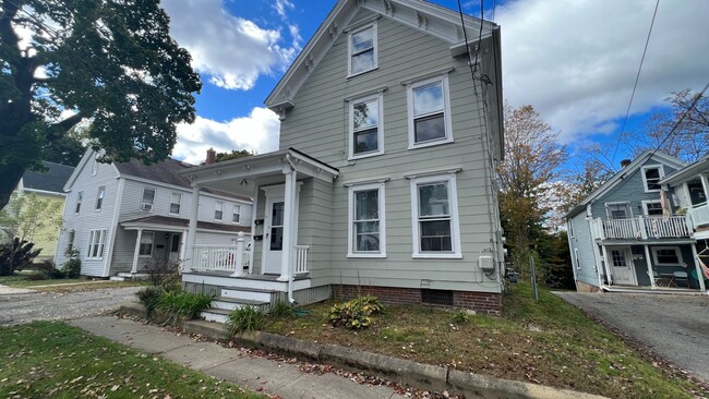 24 Mt Vernon St in Dover, NH - Building Photo - Building Photo