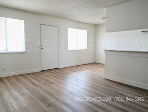 301 Eastminister Ct, Unit C in Henderson, NV - Building Photo - Building Photo