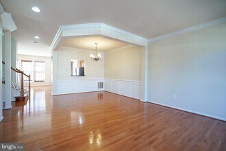 5685 Faircloth Ct in Centreville, VA - Foto de edificio - Building Photo