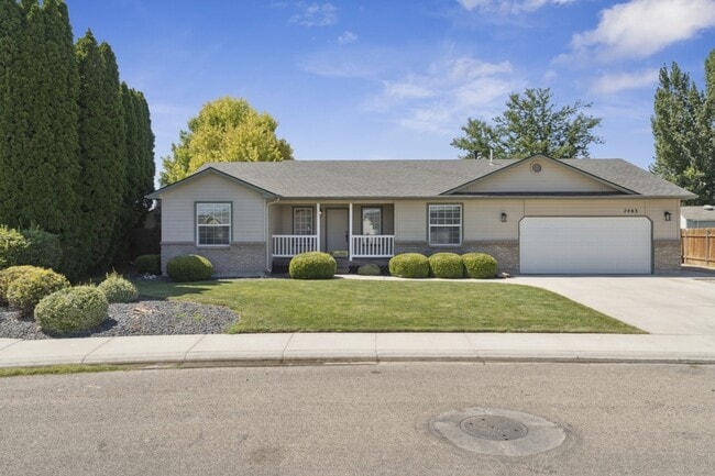 property at 7483 E Nottingham Ln