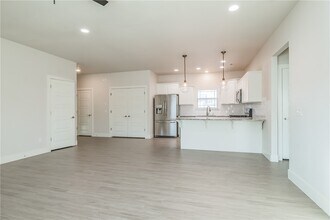 350 W Kinniburgh Dr in Farmington, AR - Building Photo - Building Photo