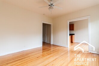 3817 N Fremont St, Unit E2 in Chicago, IL - Foto de edificio - Building Photo