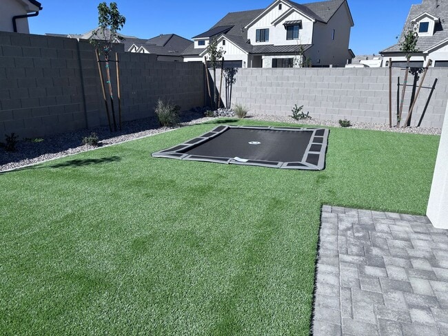 2910 E Yavin Wy in Saint George, UT - Building Photo - Building Photo