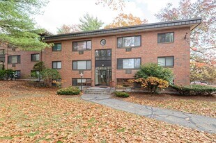 1325 Worcester Rd in Framingham, MA - Building Photo