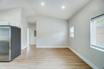 3719 Kirkup Ave, Unit 3721 in Cincinnati, OH - Building Photo - Building Photo
