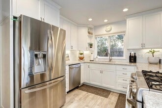 905 Valley Oak Dr in Winters, CA - Building Photo - Building Photo