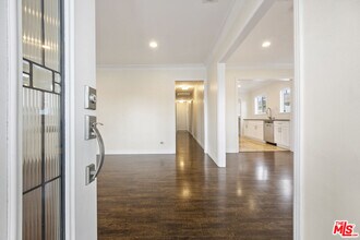 3807 W 59th Pl in Los Angeles, CA - Building Photo - Building Photo