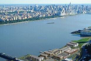 3 Somerset Ln in Edgewater, NJ - Building Photo