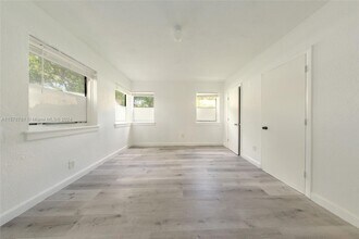 35 NE 59th St-Unit -2 in Miami, FL - Building Photo - Building Photo