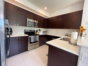 10012 NW 7th St, Unit 203 in Miami, FL - Building Photo - Building Photo