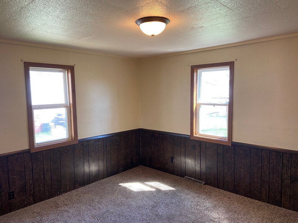 406 1/2 4th Ave SE in Mandan, ND - Building Photo