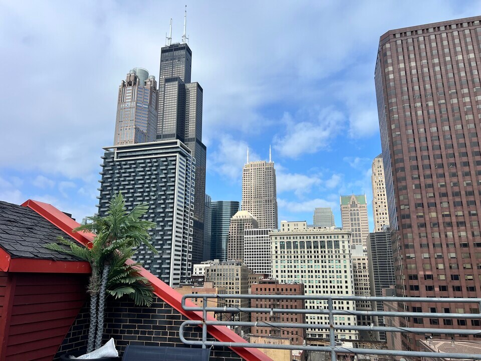 161 W Harrison St, Unit 504 in Chicago, IL - Foto de edificio