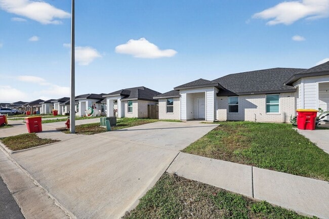 340 Uva Ln in Brownsville, TX - Building Photo - Building Photo