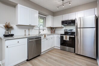 Residences on Riverdale in College Park, GA - Foto de edificio - Building Photo