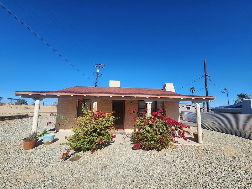 5787 Cholla Dr in Twentynine Palms, CA - Building Photo