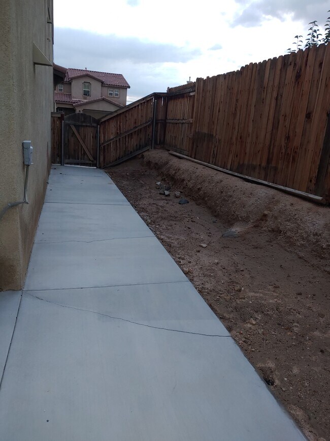 16977 Jurassic Pl in Victorville, CA - Building Photo - Building Photo