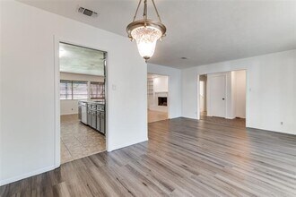 2107 Briarwood Blvd in Arlington, TX - Building Photo - Building Photo