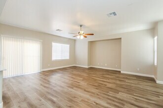 7132 Mercurio Ave in Las Vegas, NV - Foto de edificio - Building Photo