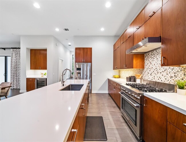 property at 3414 Mt Vernon St