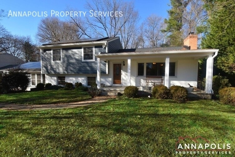 90 Avondale Cir in Severna Park, MD - Building Photo