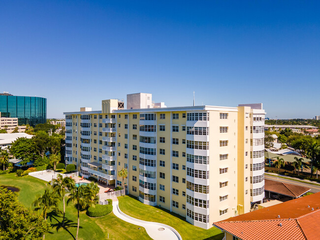 Country Club Towers in Fort Lauderdale, FL - Building Photo - Primary Photo