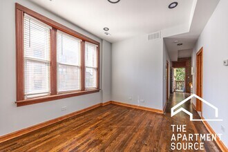 2842 W Augusta Blvd in Chicago, IL - Building Photo - Building Photo