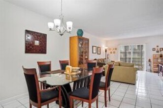 1775 N Andrews Sq, Unit 102W in Fort Lauderdale, FL - Foto de edificio - Building Photo