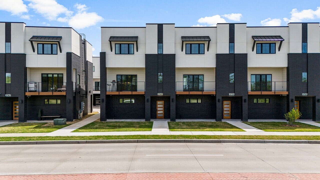 3769 Riverside Dr in Tulsa, OK - Building Photo