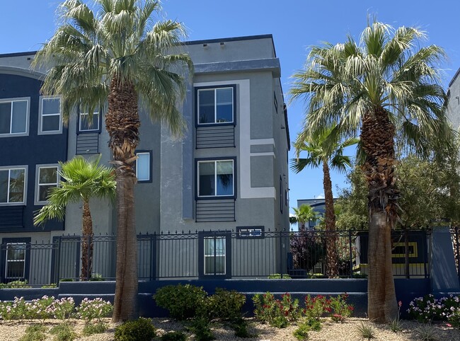 9050 W Tropicana Ave, Unit 1050 in Las Vegas, NV - Building Photo - Building Photo