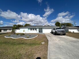 231 SE 45th Terrace in Cape Coral, FL - Building Photo