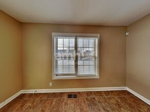 1116 Chinook Cir in Clarksville, TN - Foto de edificio - Building Photo