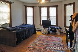 159 Brown St, Unit 1 in Waltham, MA - Building Photo - Building Photo