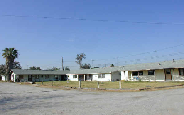 230-242 W Mill St in Colton, CA - Foto de edificio