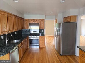 1208 Forestwood Dr in McLean, VA - Building Photo - Building Photo