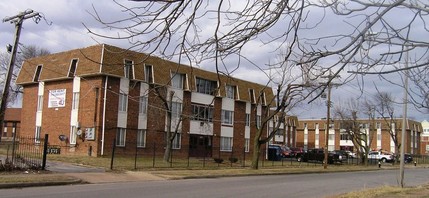 Four Seasons Apartments in St. Louis, MO - Building Photo - Building Photo