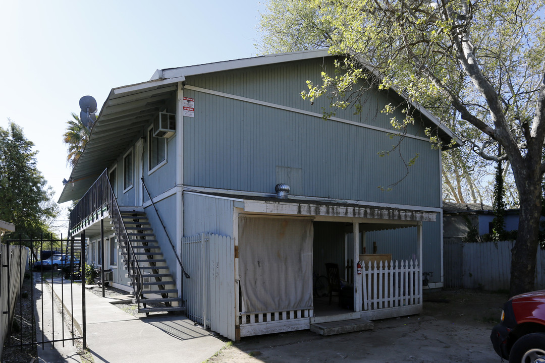 2944 Del Paso Blvd in Sacramento, CA - Building Photo