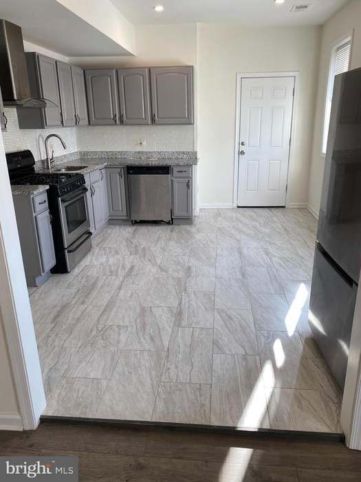 15 Lavern Ave, Unit B in Lansdowne, MD - Building Photo - Building Photo